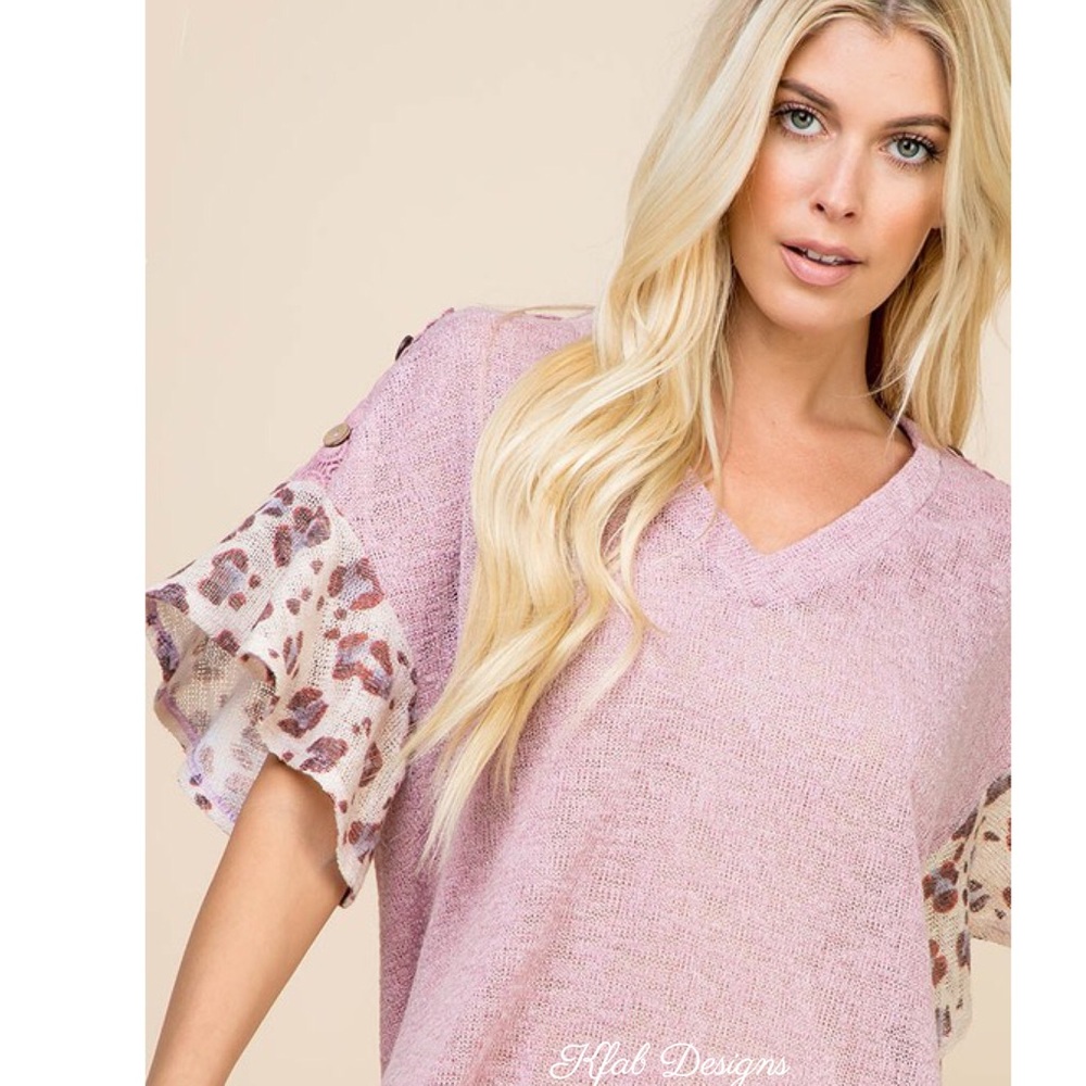 ❤️LAST V Neck Lace Button Trim Flutter Sleeve Top - Picture 4 of 6